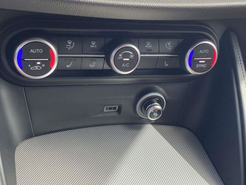 Used 2022 Alfa Romeo Stelvio Veloce image 7