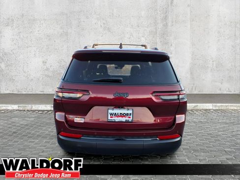Used 2023 Jeep Grand Cherokee L Altitude image 3