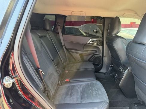 Used 2025 Mitsubishi Outlander SE FWD image 32