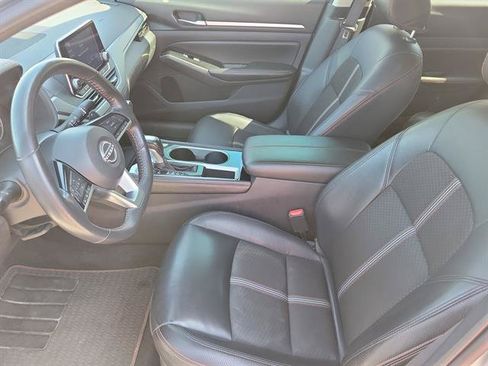 Used 2024 Nissan Altima 2.5 SR FWD image 3