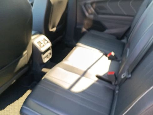 Used 2024 Volkswagen Tiguan SE image 19
