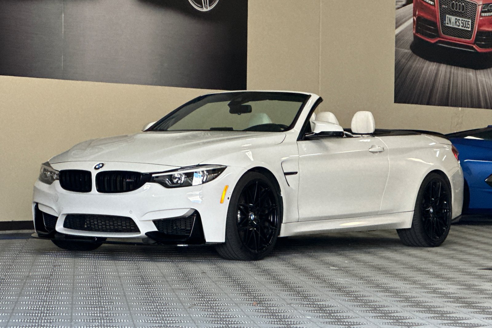Used 2018 BMW M4 Convertible w/ Executive Package RWD image 8