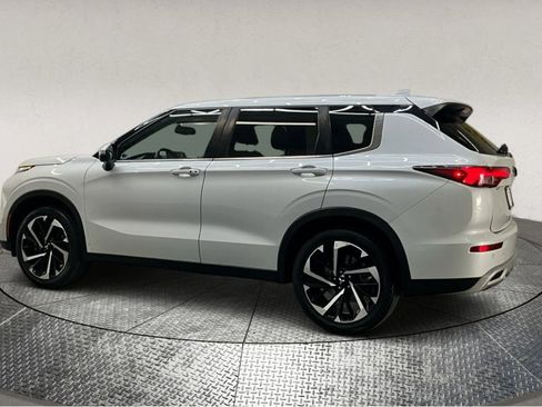 Used 2022 Mitsubishi Outlander SE image 5