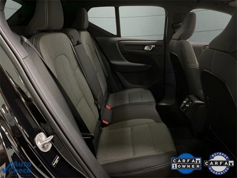 Used 2025 Volvo XC40 B5 Core image 70