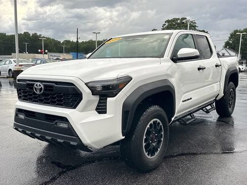 Used 2024 Toyota Tacoma TRD Off-Road w/ TRD Off Road Upgrade Package AWD/4WD image 8