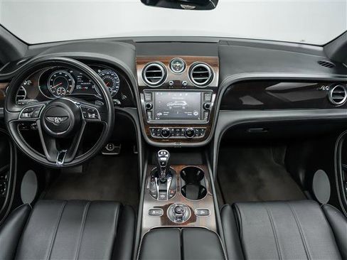 Used 2019 Bentley Bentayga V8 image 20