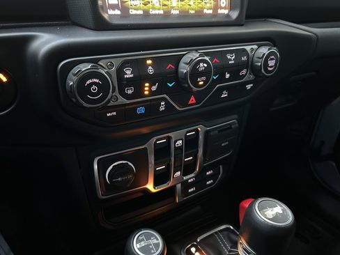 Used 2022 Jeep Wrangler Unlimited Sahara w/ Cold Weather Group image 23