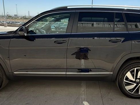Used 2025 Volkswagen Atlas SEL image 3