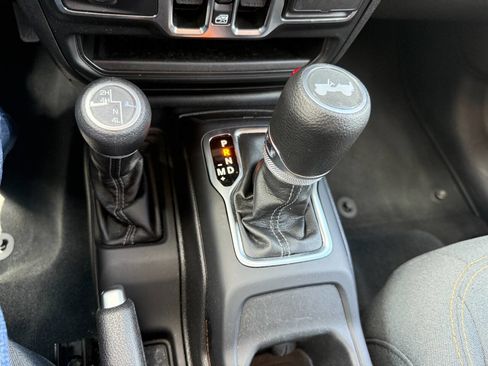 Used 2025 Jeep Wrangler Unlimited Sport AWD/4WD image 34