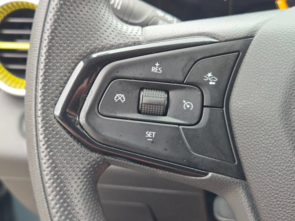 Used 2025 Chevrolet Trax LT FWD image 32