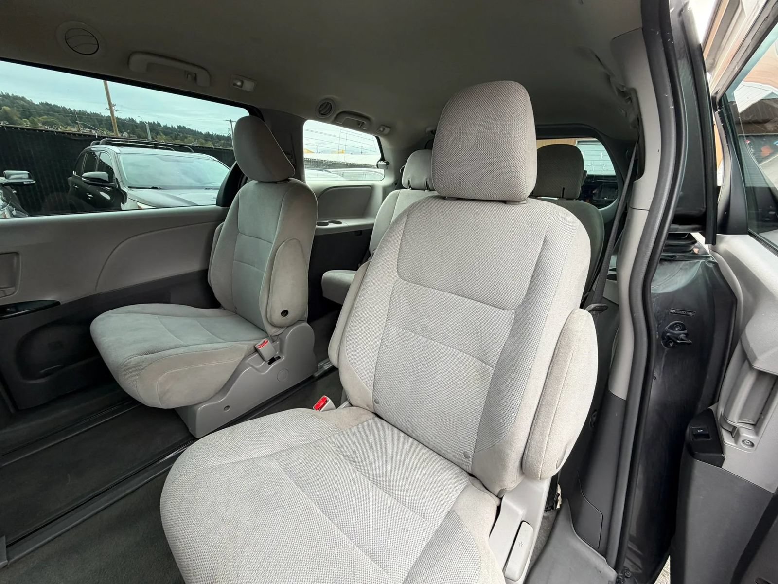 Used 2015 Toyota Sienna L FWD image 22
