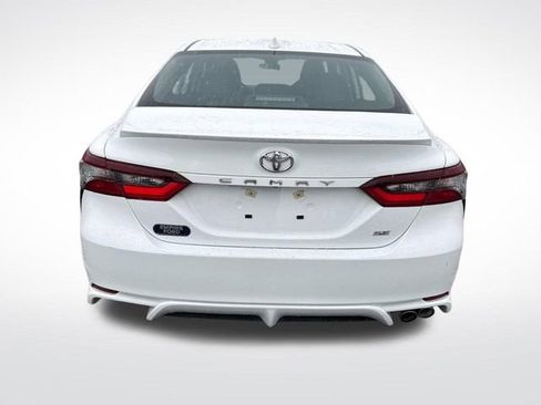 Used 2024 Toyota Camry SE image 4