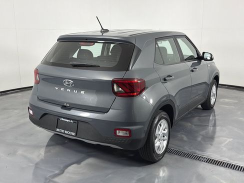 Used 2026 Hyundai Venue SE FWD image 5
