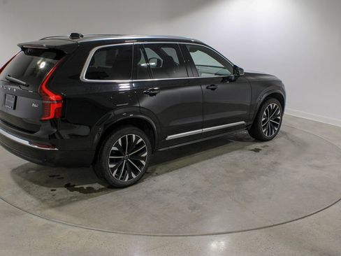Used 2025 Volvo XC90 B6 Plus image 5