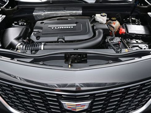 Used 2019 Cadillac XT4 Luxury w/ Cold Weather Package FWD image 24