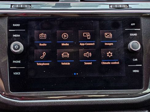 Used 2019 Volkswagen Tiguan SE AWD/4WD image 18