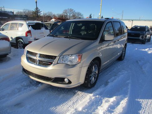 Used 2015 Dodge Grand Caravan SXT image 3