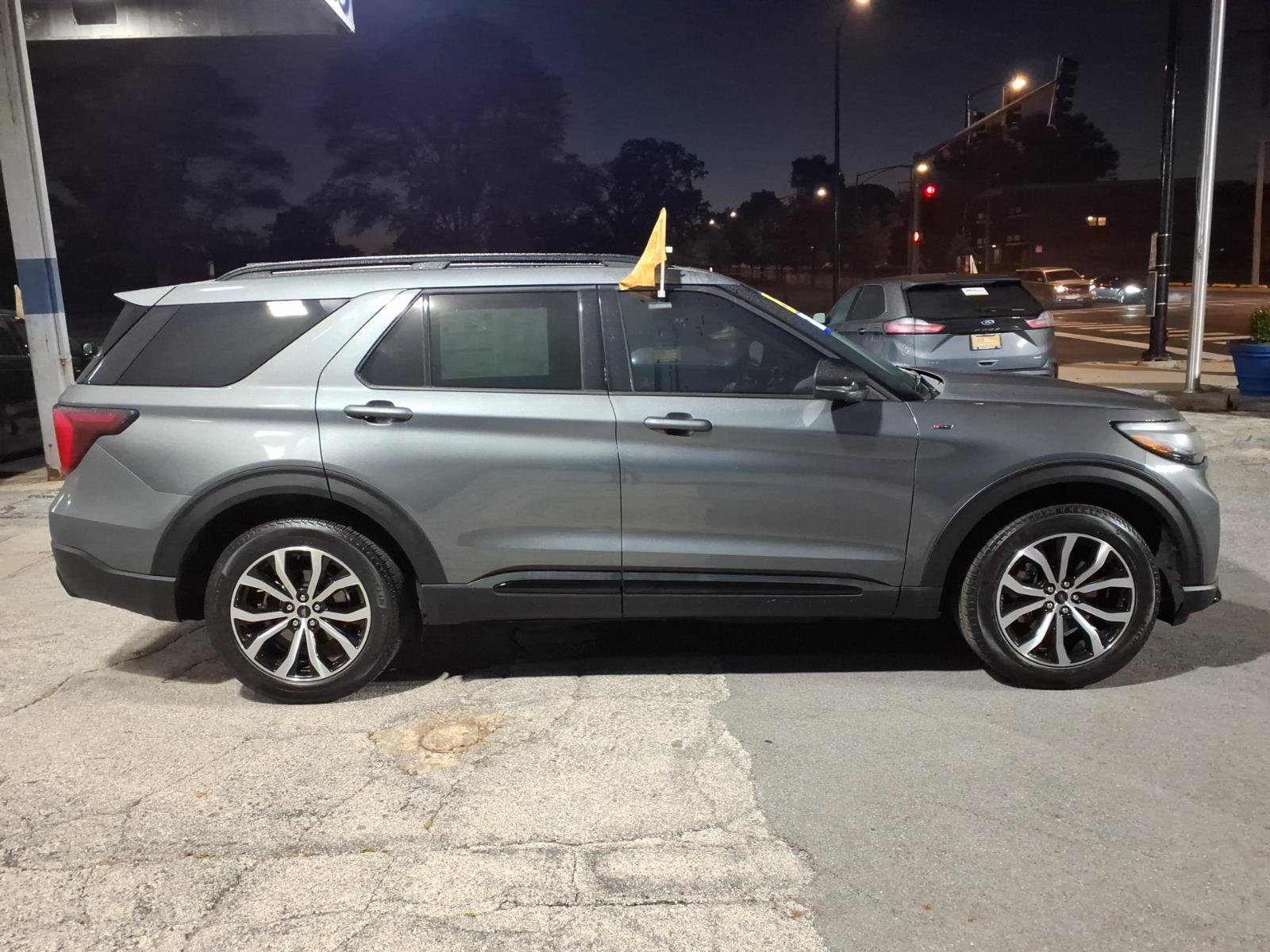 Certified 2025 Ford Explorer ST-Line AWD/4WD image 2