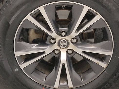 Used 2019 Toyota Highlander Plus FWD image 31