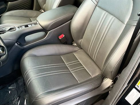 Used 2025 Honda HR-V EX-L image 18