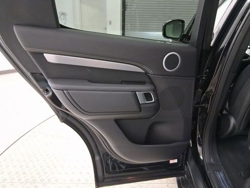 Used 2025 Land Rover Discovery Dynamic SE image 29