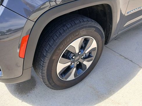 Used 2023 Jeep Grand Cherokee 4WD 4xe image 9