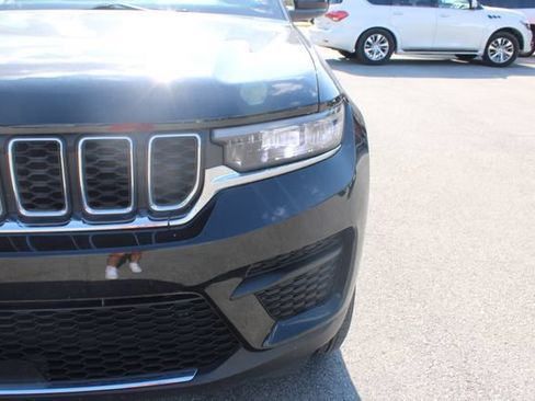 Used 2025 Jeep Grand Cherokee Laredo X AWD/4WD image 40