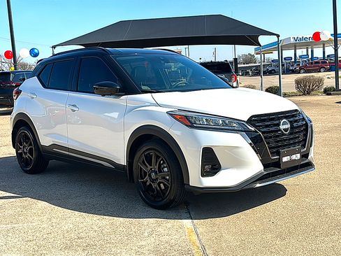 Used 2024 Nissan Kicks SR w/ SR Premium Package image 10