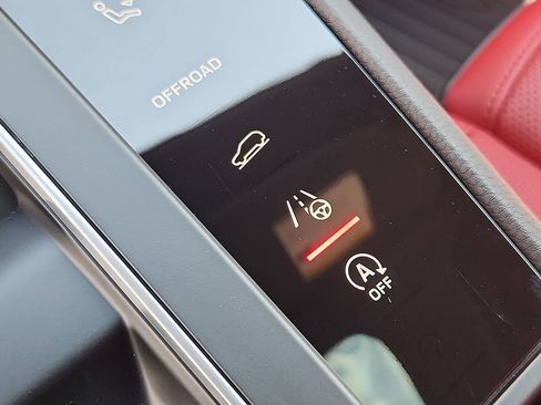 New 2026 Porsche Macan image 18