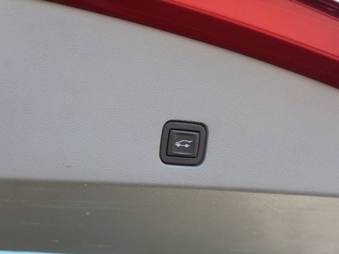 Used 2023 Cadillac XT6 Premium Luxury w/ Technology Package image 7