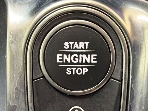 Used 2021 Mercedes-Benz GLB 250 image 24