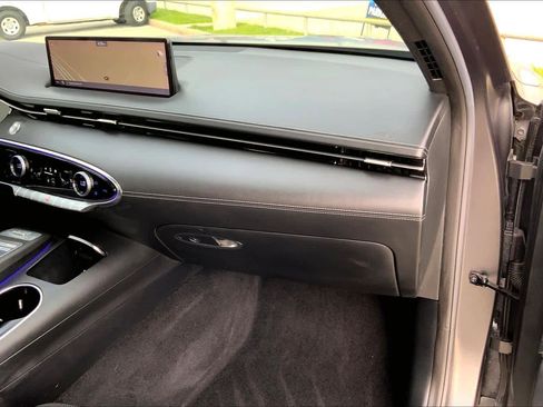 Used 2022 Genesis GV70 2.5T w/ Sport Prestige Package image 18