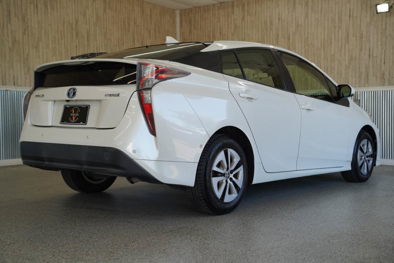 Used 2017 Toyota Prius Two w/ Prius Two Safety Plus Package FWD image 10