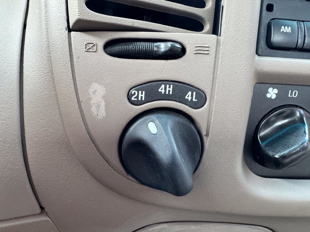 Used 2002 Ford F150 XLT AWD/4WD image 25