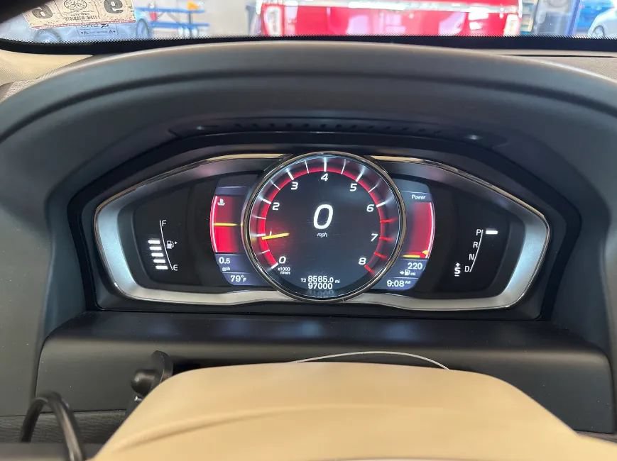 Used 2015 Volvo XC60 T6 w/ Proximity Package FWD image 2