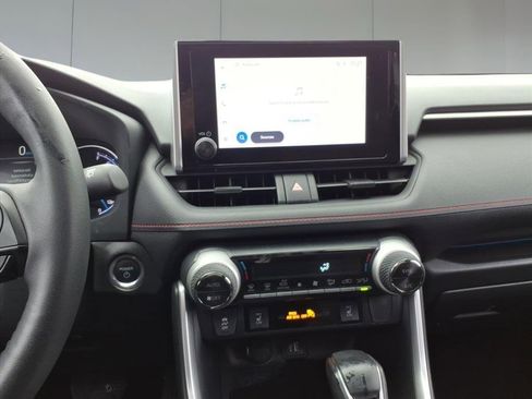 Used 2024 Toyota RAV4 SE image 16