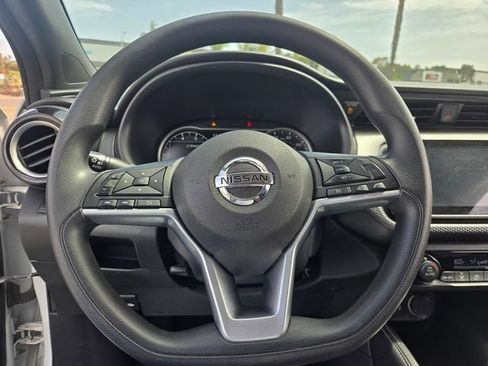 Used 2018 Nissan Kicks SV w/ Exterior Package FWD image 17