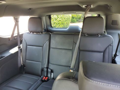 Used 2025 Chevrolet Suburban LT w/ Comfort Package RWD image 15