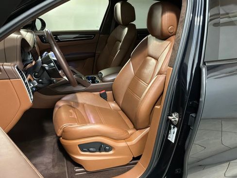Used 2023 Porsche Cayenne GTS image 6