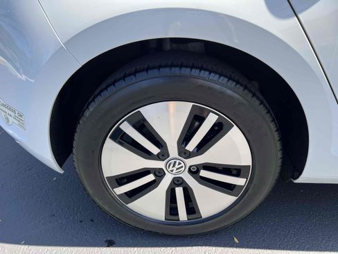 Used 2015 Volkswagen e-Golf SEL Premium image 40
