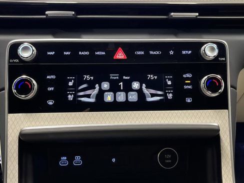 Used 2025 Genesis GV80 3.5T Prestige image 21