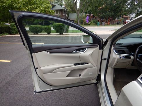 Used 2013 Cadillac XTS image 9