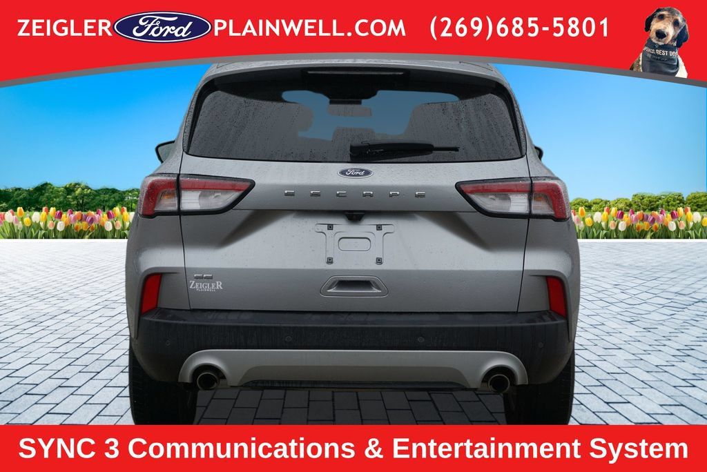 Used 2022 Ford Escape SE w/ Cold Weather Package FWD image 4