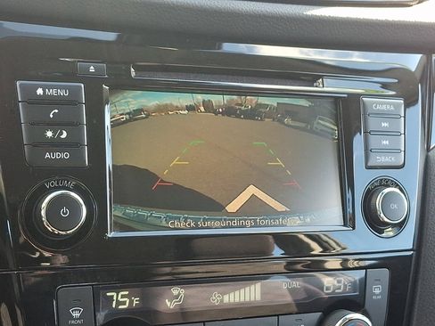 Used 2022 Nissan Rogue Sport SV image 17