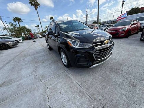 Used 2020 Chevrolet Trax LT w/ Driver Confidence Package FWD image 2