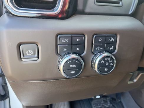 Used 2024 GMC Sierra 3500 Denali image 28