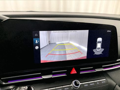 Used 2022 Hyundai Elantra Limited image 19