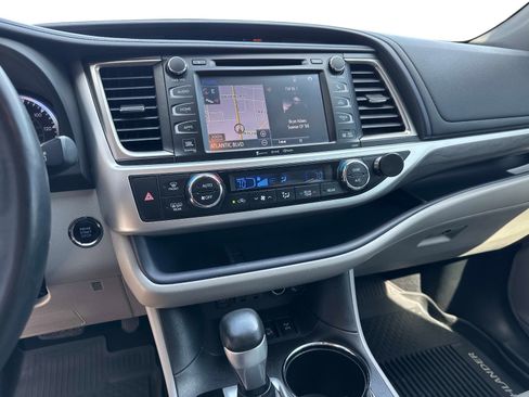 Used 2019 Toyota Highlander Limited Platinum image 26