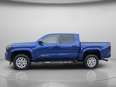 Used 2025 Toyota Tacoma SR5 RWD image 13