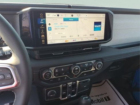 Used 2025 Jeep Wrangler Sahara image 9